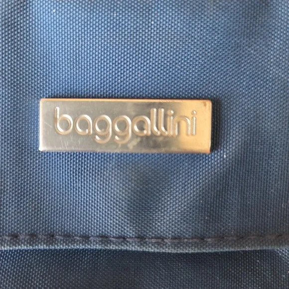 Baggallini NEW! Mini CROSSBODY Medium BLUE CROSSBODY/WRISTLET/FANNY PACK/WALLET - Picture 2 of 3